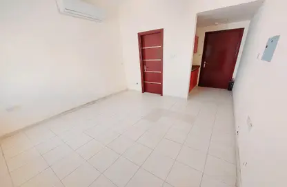 Empty Room image for: Apartment - 1 Bathroom for rent in Muwaileh 29 Building - Muwaileh - Sharjah, Image 1