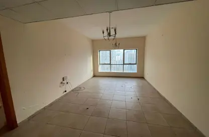 Apartment - 1 Bedroom - 2 Bathrooms for rent in Al Fardan Centre - Al Majaz 3 - Al Majaz - Sharjah