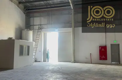 مستودع - استوديو - 4 حمامات للايجار في أم الثعوب - أم القيوين