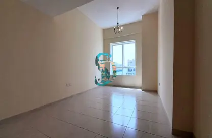 Empty Room image for: Apartment - 3 Bedrooms - 4 Bathrooms for rent in Cornich Al Khalidiya - Al Khalidiya - Abu Dhabi, Image 1