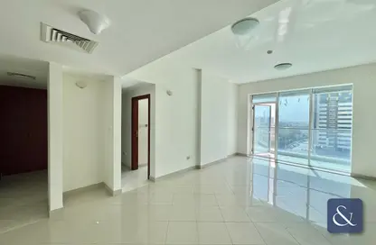 شقة - غرفة نوم - 2 حمامات للايجار في تفريعة القنال 2 - أبراج الجولف - مدينة دبي الرياضية - دبي