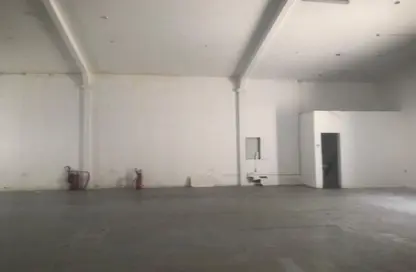 Warehouse - Studio - 1 Bathroom for rent in Al Khabisi - Deira - Dubai