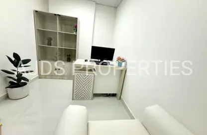 Office Space - Studio - 1 Bathroom for rent in Silver Home Building - Hor Al Anz - Deira - Dubai
