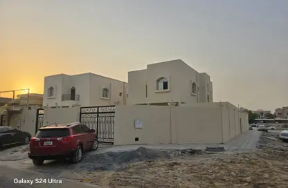فيلا - 5 غرف نوم - 8 حمامات للبيع في 1 المويهات - المويهات - عجمان