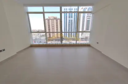 Empty Room image for: Apartment - 1 Bedroom - 2 Bathrooms for rent in Airport Road - Abu Dhabi, Image 1