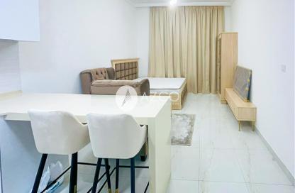 شقة - 1 حمام للايجار في دار الجوهرة - قرية الجميرا سركل - دبي