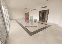 صورةغرفة فارغة لـ: شقة - 3 غرف نوم - 4 حمامات للكراء في برج عليا - شارع الكورنيش - أبوظبي, صورة 1