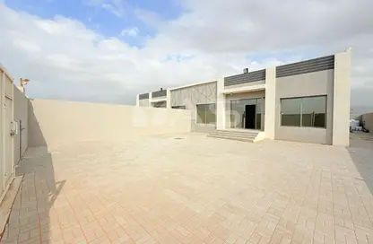 Villa - 4 Bedrooms - 5 Bathrooms for rent in Al Felyyah - Ras Al Khaimah