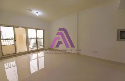 شقة - 1 حمام للايجار في طراز عربي - مساكن القناه المائية - مدينة دبي الرياضية - دبي
