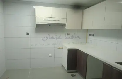 صورة لـ مطبخ شقة - 3 غرف نوم - 4 حمامات للايجار في الدانه - أبوظبي ، صورة رقم 1