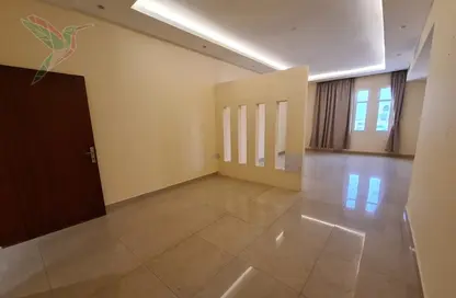شقة - غرفة نوم - 2 حمامات للايجار في المرايجب - الجيمي - العين