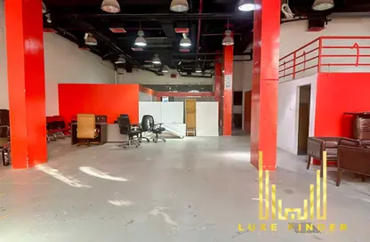 محل - استوديو - 1 حمام للايجار في مركز الأعمال الأوروبي - مجمع دبي للإستثمار - دبي