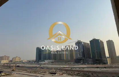 شقة - 1 حمام للايجار في برج فرانكفورت - مدينة دبي الرياضية - دبي