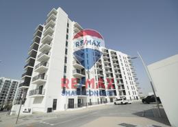 Outdoor Building image for: Apartment - 2 bedrooms - 2 bathrooms for sale in Waters Edge - Yas Island - Abu Dhabi, Image 1