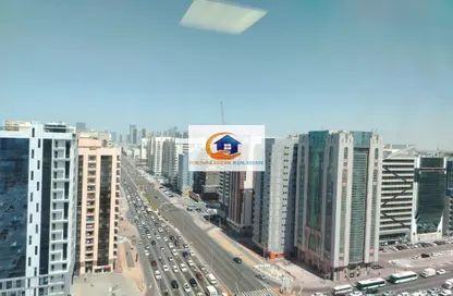 شقة - 3 غرف نوم - 4 حمامات للايجار في برج المرجان - شارع الفلاح - وسط المدينة - أبوظبي