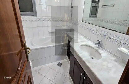 Apartment - 3 Bedrooms - 4 Bathrooms for rent in Airport Road - Abu Dhabi