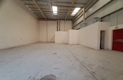 Warehouse - Studio - 1 Bathroom for rent in Al Sajaa - Sharjah