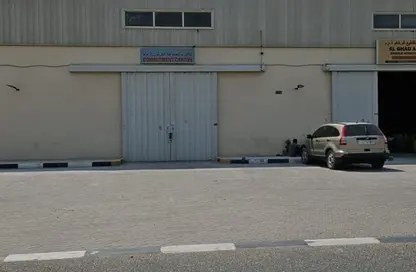Warehouse - Studio - 3 Bathrooms for sale in Al Sajaa - Sharjah