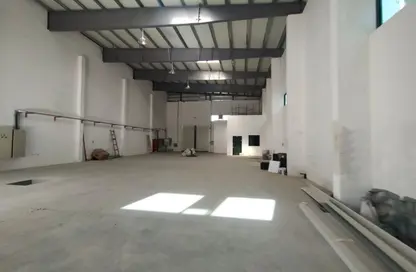 Warehouse - Studio - 2 Bathrooms for rent in Umm Al Thuoob - Umm Al Quwain