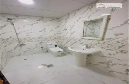 Bathroom image for: Apartment - 1 Bathroom for rent in Al Muroor Tower - Muroor Area - Abu Dhabi, Image 1
