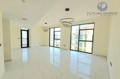 Apartment - 3 Bedrooms - 4 Bathrooms for rent in Airport Road Area - Al Garhoud - Dubai