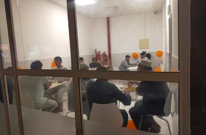 متجر - استوديو - 1 حمام للبيع في ميدان الرولة - منطقة الرولة - الشارقة