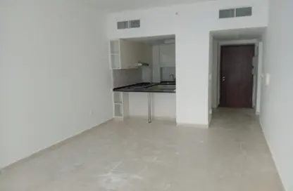 شقة - غرفة نوم - 2 حمامات للايجار في مبني اوكسفورد - قرية الجميرا سركل - دبي