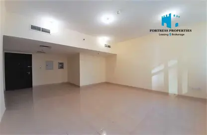 شقة - 2 غرف نوم - 2 حمامات للايجار في برج رويال - شارع حمدان - أبوظبي