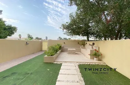 فيلا - 2 غرف نوم - 2 حمامات للبيع في الينابيع 2 - الينابيع - دبي