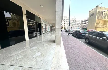 متجر - استوديو - 3 حمامات للايجار في برج حديقة الشعفار - الكرامة - دبي