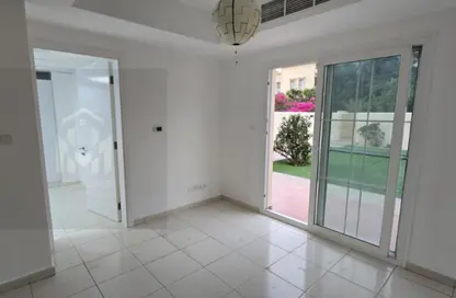 فيلا - 3 غرف نوم - 3 حمامات للايجار في الينابيع 4 - الينابيع - دبي