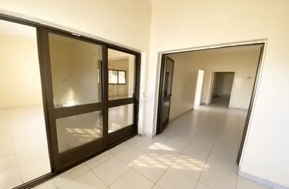 Full Floor - Studio - 4 Bathrooms for rent in Hai Al Qalaa - Al Jaheli - Al Ain