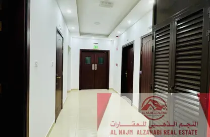 شقة - غرفة نوم - 2 حمامات للايجار في مساكن كورنيش عجمان - طريق كورنيش عجمان - عجمان