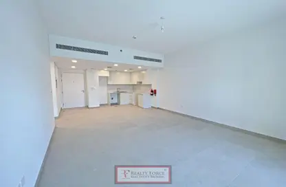 Empty Room image for: Apartment - 1 Bedroom - 2 Bathrooms for rent in Asayel - Madinat Jumeirah Living - Umm Suqeim - Dubai, Image 1