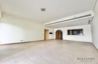 Apartment - 2 Bedrooms - 3 Bathrooms for rent in Al Haseer - Shoreline Apartments - Palm Jumeirah - Dubai