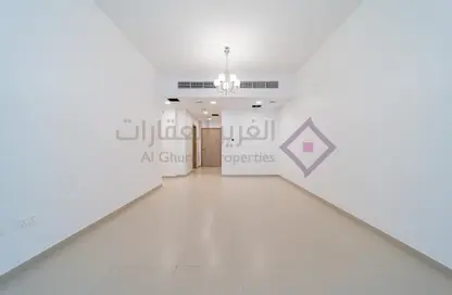 Apartment - 3 Bedrooms - 3 Bathrooms for rent in Al Muraqqabat - Deira - Dubai