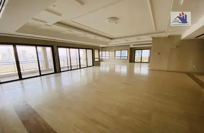 Empty Room image for: Penthouse - 4 Bedrooms - 5 Bathrooms for rent in Al Majaz 3 - Al Majaz - Sharjah, Image 1