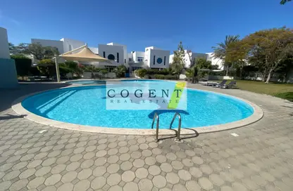 Villa - 4 Bedrooms - 5 Bathrooms for rent in Jumeirah 1 - Jumeirah - Dubai