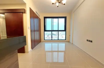 Apartment - Studio - 1 Bathroom for rent in Khalid Bin Al Waleed Road - Bur Dubai - Dubai