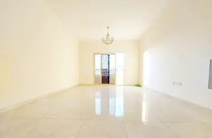 Empty Room image for: Apartment - 2 Bedrooms - 2 Bathrooms for rent in Sarh Al Emarat Tower - Al Majaz 3 - Al Majaz - Sharjah, Image 1