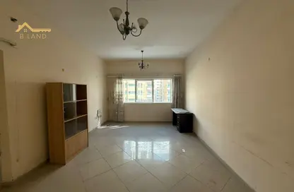 شقة - غرفة نوم - 2 حمامات للايجار في المجاز 3 - المجاز - الشارقة شقة - غرفة نوم - 2 حمامات للايجار في المجاز 3 - المجاز - الشارقة