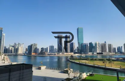 شقة - غرفة نوم - 2 حمامات للايجار في حافة الخليج - الخليج التجاري - دبي