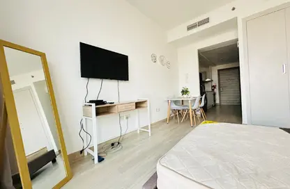 Apartment - Studio - 1 Bathroom for rent in Bloom Towers B - Bloom Towers - Jumeirah Village Circle - Dubai