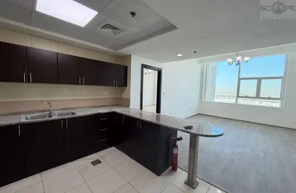 شقة - غرفة نوم - 2 حمامات للايجار في برج ربيعة - مجان - دبي لاند - دبي