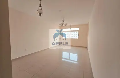 شقة - غرفة نوم - 2 حمامات للايجار في تجارية مويلح - الشارقة