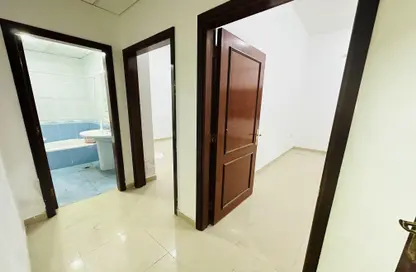صورة لـ ردهة-ممر فيلا - غرفة نوم - 1 حمام للايجار في مجمع الياسات السكني - المشرف - أبوظبي ، صورة رقم 1
