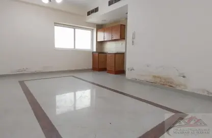شقة - 1 حمام للايجار في برج الندى - النهدة - الشارقة