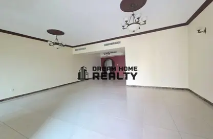 شقة - 3 غرف نوم - 6 حمامات للايجار في شارع التعاون الجديد - التعاون - الشارقة شقة - 3 غرف نوم - 6 حمامات للايجار في شارع التعاون الجديد - التعاون - الشارقة