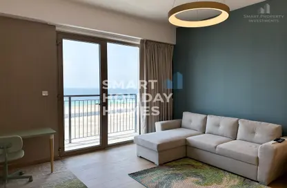 Living Room image for: Apartment - 1 Bedroom - 1 Bathroom for rent in Le Pont - La Mer - Jumeirah - Dubai, Image 1