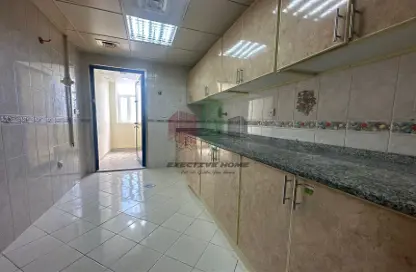 صورة لـ مطبخ شقة - 2 غرف نوم - 2 حمامات للايجار في شارع الفردوس - منطقة النادي السياحي - أبوظبي ، صورة رقم 1
